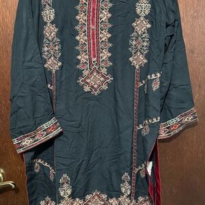 Pakistani dress 3 piece (L) winter dress, worn twice Embroidered
